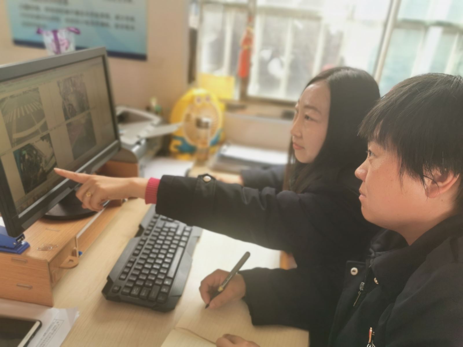 公交集團(tuán)公交事業(yè)一部安裝新型智能監(jiān)控系統(tǒng) 做好在線運(yùn)營(yíng)車輛實(shí)時(shí)監(jiān)控